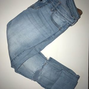 •Hollister light wash jeans•